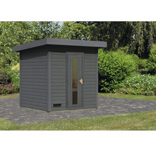 Gartenansicht mit Holzsauna und Glastür
