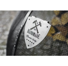 Handgefertigtes Produkt-Emblem mit gekreuzten Hämmern