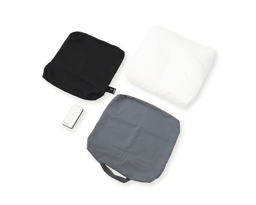 Drei Füllkissen in Schwarz, Weiß und Grau mit Pumpe