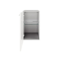 Offener weißer Spiegelschrank mit Glasablage
