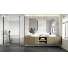 Modernes Badezimmer mit Doppelwaschtisch, Spiegeln und Raumtrenner