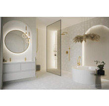 Helles Badezimmer mit Waschtisch, Spiegel, Dusche und Badewanne im modernen Design
