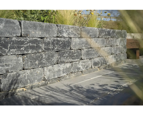 Gartenmauer aus Betonsteinen