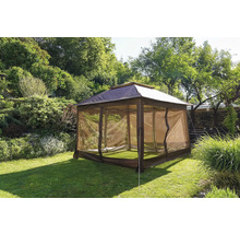 Pavillon mit Moskitonetz im Garten