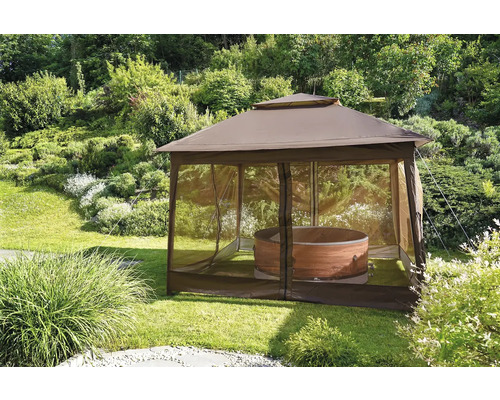 Gartenlandschaft mit Pavillon und Badezuber