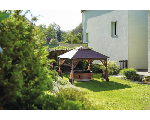 Garten mit Pavillon und rundem Pool