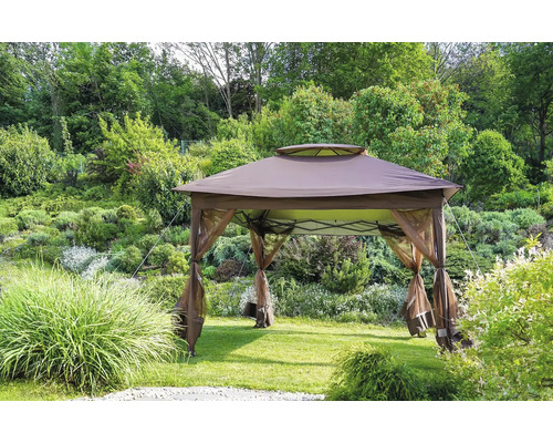 Brauner Pavillon im Garten