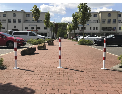 Pfosten zur Absperrung eines Gehwegs