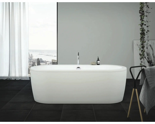 Freistehende Badewanne Form & Style Sansibar 180x80 cm weiß glänzend 6061230 Freistehende Badewanne in einem Badezimmer mit Fenster und Dekoration