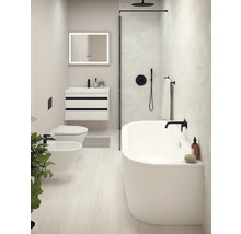 Helles Badezimmer mit Badewanne, Toilette, Bidet und Waschtisch