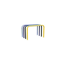 Mehrere farbige Fahrradbügel aus Metall