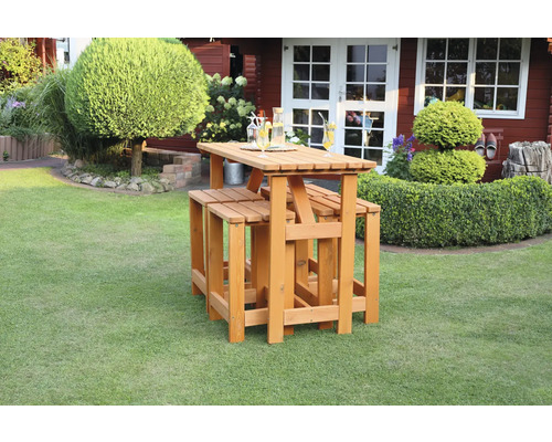 Holz-Biertischgarnitur im Garten
