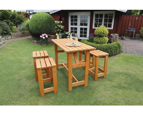 Holzbartischgarnitur mit zwei Hockern im Garten