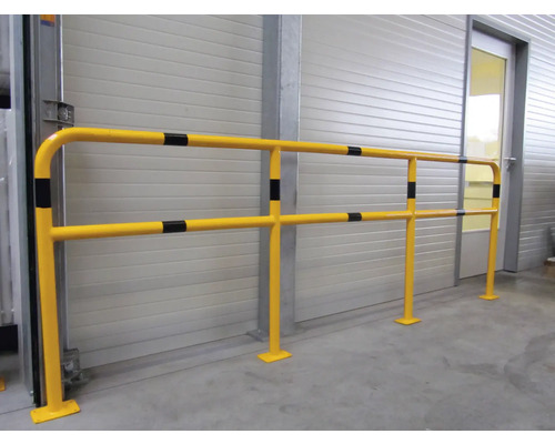 Geländer zum Schutz von Personen und Objekten in Lagerhallen