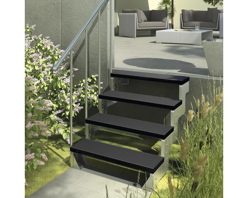 Außentreppe mit Stahlgeländer und vier Stufen