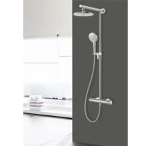 Duschsystem mit Kopf- und Handbrause im Badezimmer