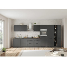 Moderne Küche mit grauen Schränken, Arbeitsplatte aus Holz und Edelstahl-Dunstabzugshaube