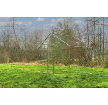 Freilaufgehege für Hühner aus Metall im Garten