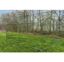 Freilaufgehege aus Metall im Garten