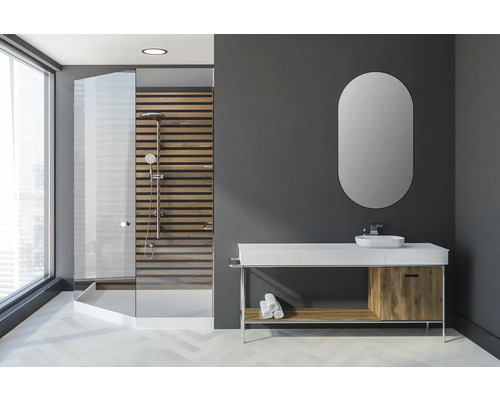 Modernes Badezimmer mit Dusche, Waschtisch und Spiegel