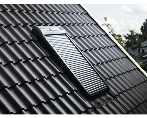 Dach mit Dachfensterrollladen