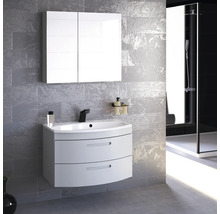 Badezimmer mit Waschbeckenunterschrank, Waschbecken, Spiegelschrank und Dusche