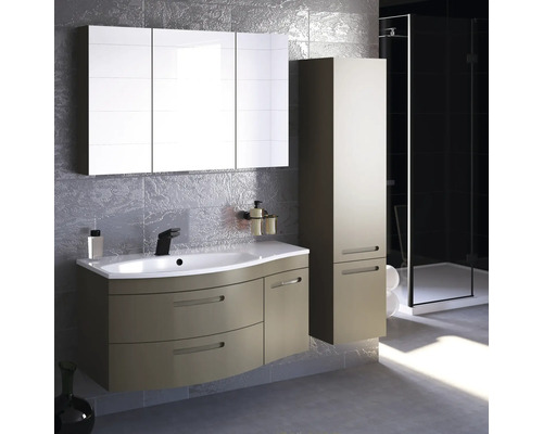 Modernes Badezimmer mit Waschtisch, Spiegelschrank, Hochschrank und Dusche