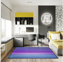 Modernes Jugendzimmer mit Schreibtisch, Bett und lila Teppich mit Rastermuster