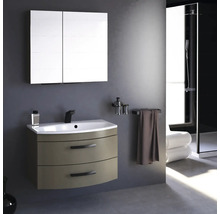 Badezimmer mit Waschtischunterschrank, Waschbecken, Spiegelschrank und Dusche