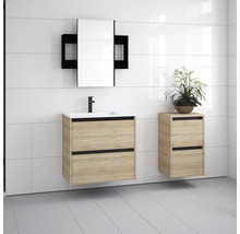 Badezimmer mit Waschtischunterschrank, Spiegelschrank und Hängeschrank in hellem Holzdekor