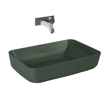Aufsatzwaschbecken und Wandarmatur im Badezimmer