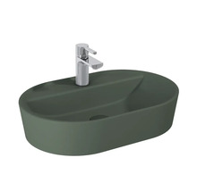 Waschbecken mit Armatur