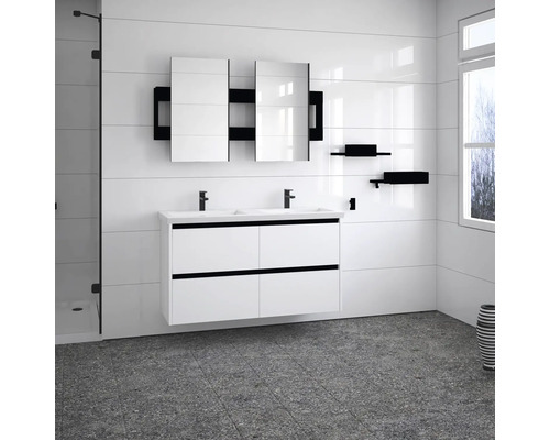 Modernes Badezimmer mit weißem Doppelwaschtisch und Spiegelschrank