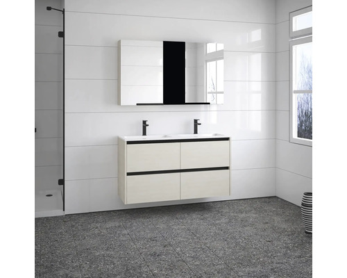 Modernes Badezimmer mit Doppelwaschtisch, Spiegelschrank und Dusche