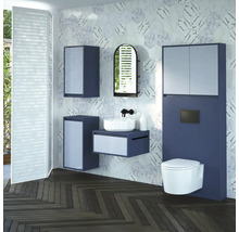 Modernes Badezimmer mit Waschtisch, Spiegelschrank, Toilette und hexagonalen Fliesen