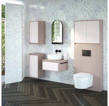 Modernes Badezimmer mit Waschtisch, Spiegelschrank, Toilette und Marmorfliesen