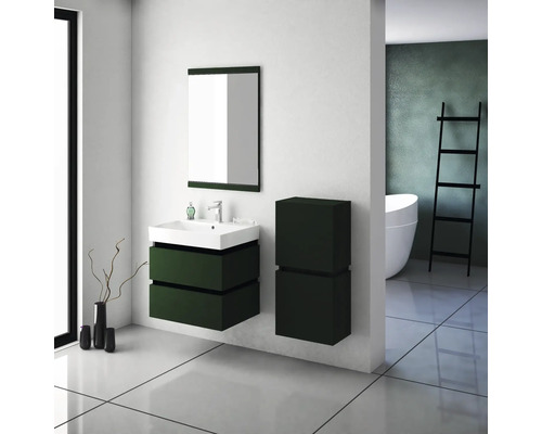 Modernes Badezimmer mit Waschbecken, Spiegel und Hochschrank in dunkler Ausführung