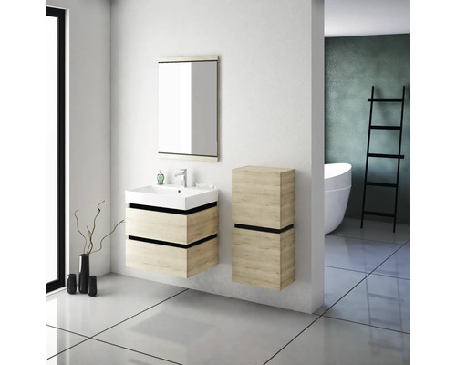 Modernes Badezimmer mit Waschtisch, Spiegel und Hochschrank in Holzoptik