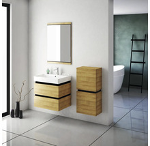 Modernes Badezimmer mit Waschtisch, Spiegelschrank und Hochschrank im Holzdesign.