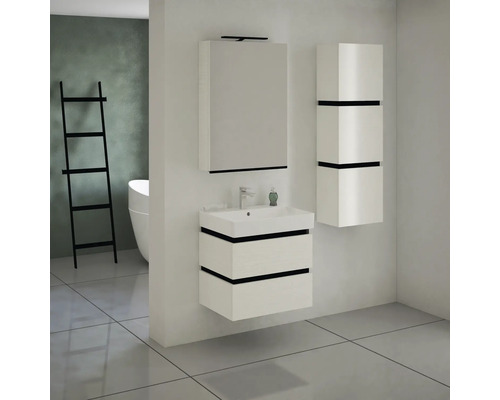 Modernes Badezimmer mit Waschtisch, Spiegelschrank und Hochschrank in schlichtem Design