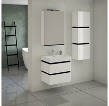 Modernes Badezimmer mit Waschtischunterschrank, Spiegelschrank und Hochschrank