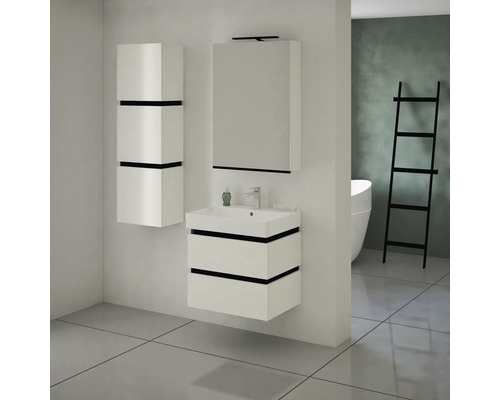 Badezimmer mit Waschbeckenunterschrank, Spiegelschrank und Hochschrank