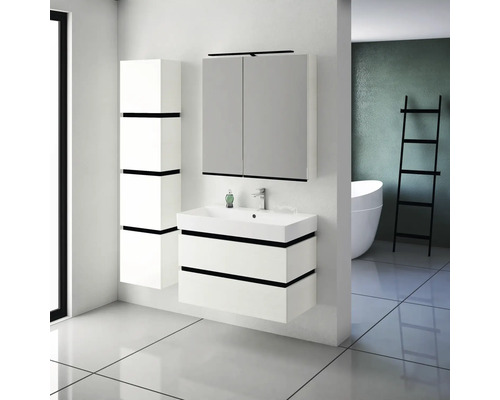 Modernes Badezimmer mit Waschtisch, Spiegelschrank und Hochschrank