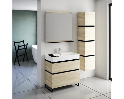 Modernes Badezimmerensemble mit Waschtisch, Spiegel und Hochschrank in heller Holzoptik.