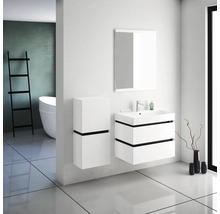 Helles Badezimmer mit Waschbecken, Spiegel und Badezimmerschrank