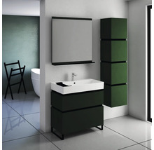 Badezimmer Szene mit Waschtischunterschrank, Waschbecken, Spiegel und Hochschrank