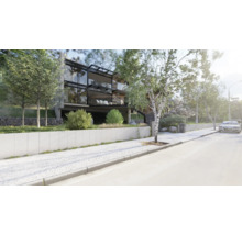 Modernes Haus mit Glasfassade und Baumbestand in städtischer Umgebung.