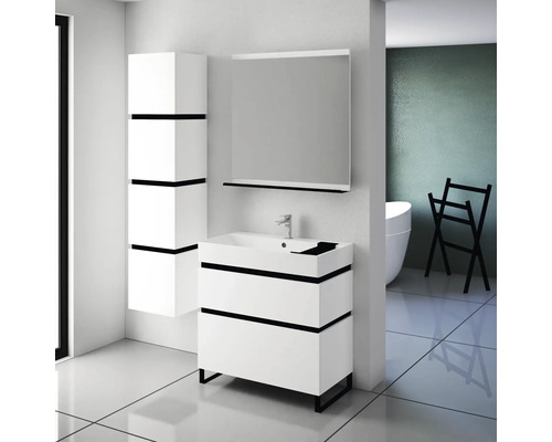 Modernes Badezimmer mit Waschtischunterschrank, Spiegelschrank und Hochschrank in Weiß mit schwarzen Akzenten.