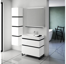 Badezimmer mit Waschbeckenunterschrank, Spiegelschrank und Hochschrank in Weiß mit dunklen Akzenten