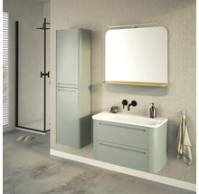 Badezimmer mit Waschtischunterschrank, Spiegelschrank, Hochschrank und Dusche